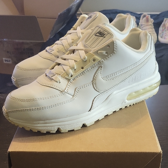 Nike Air Max Limited Rare Triple White (2014) Mens 11.5 EUC - Picture 2 of 10